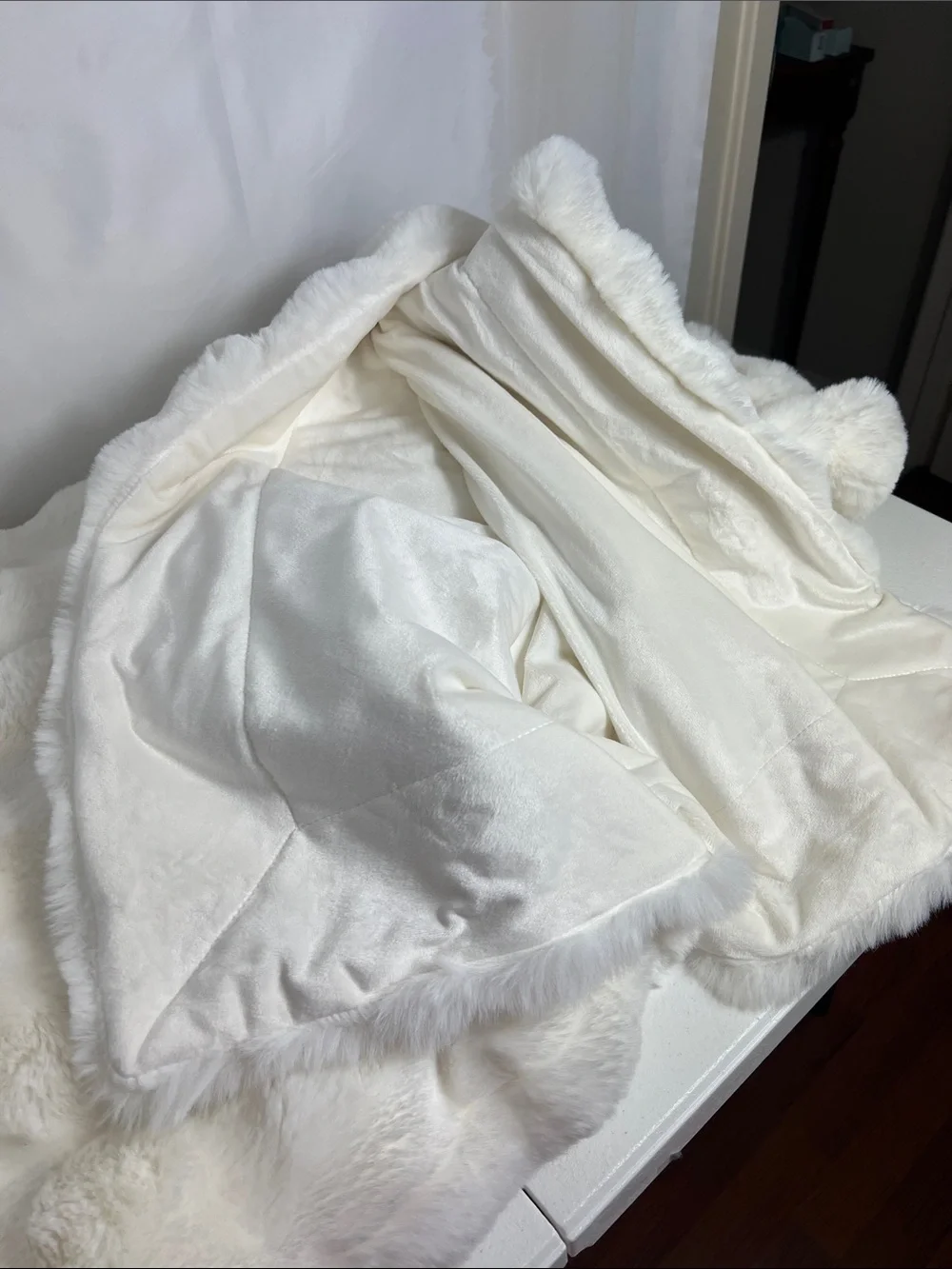 QUINCE Ruched Faux Fur Throw Snow 60x80 LIke New